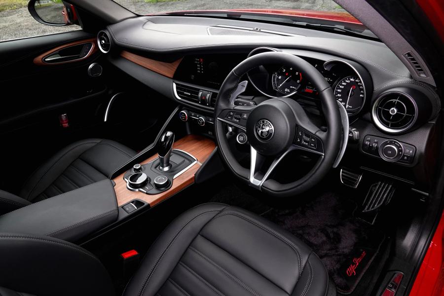 Торпедо Alfa Romeo Giulia (952) 2017 года  (JP) (фото 9 из 18)